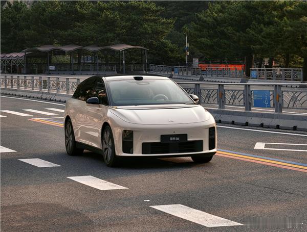 曝理想i6售价或低于23万高管在线辟谣9月1日，昨日有媒体报道称，理想汽车正在