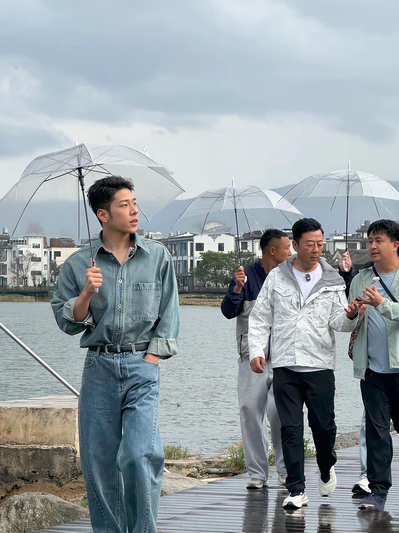 同样是养儿子，对比下郭涛，伊能静你看你养了个什么玩意儿？你还当个宝，早就应该