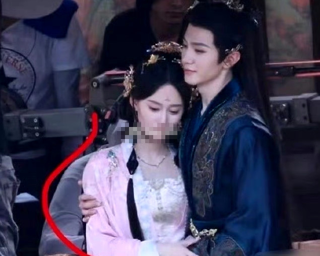 古装剧拍的越来越离谱了谁家兄妹是这么抱着的啊？​