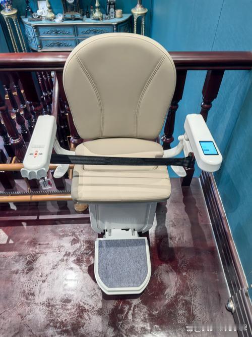 成都地铁封神！1人1座专治霸座，网友喊全国抄作业谁没在地铁上受过“边界暴击