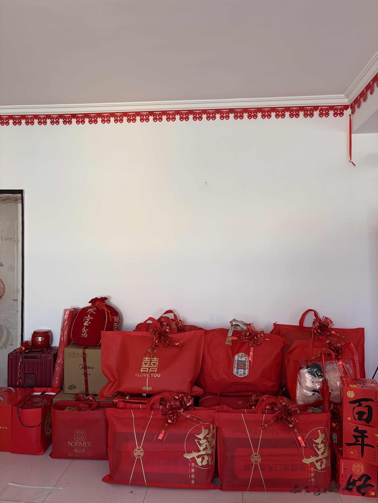 嫁妆从彩礼里面扣合理吗？我们彩礼12.8万，离娘钱2万，买衣服钱1万（我妈拿走