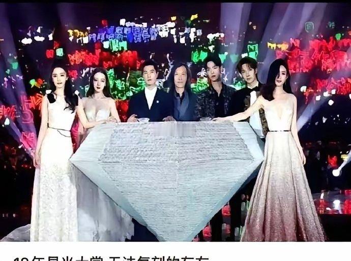 内娱可能再也凑不齐2019年星光大赏那样的阵容了。那晚真的是神仙打架，杨洋、赵丽