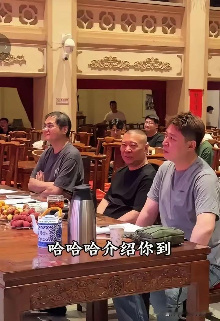 重磅消息！德云社可真是闹翻天了。原杨鹤通主任因谈及相声界谁能扛大旗一事，惹恼了师
