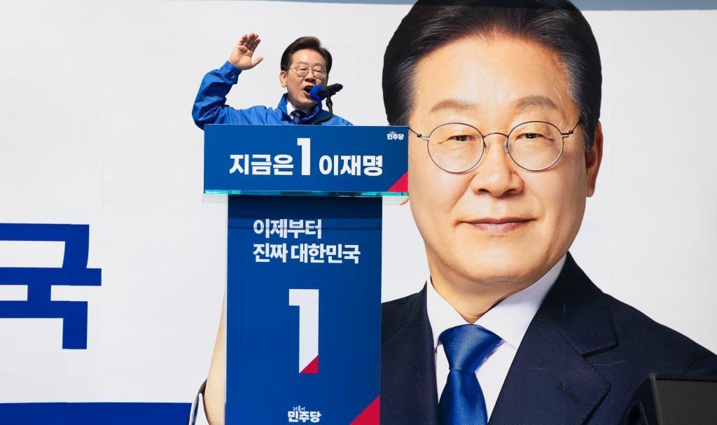 韩国大选最后冲刺，李在明突然当着全球向中方喊出一句话，现场韩媒彻底懵了距离韩