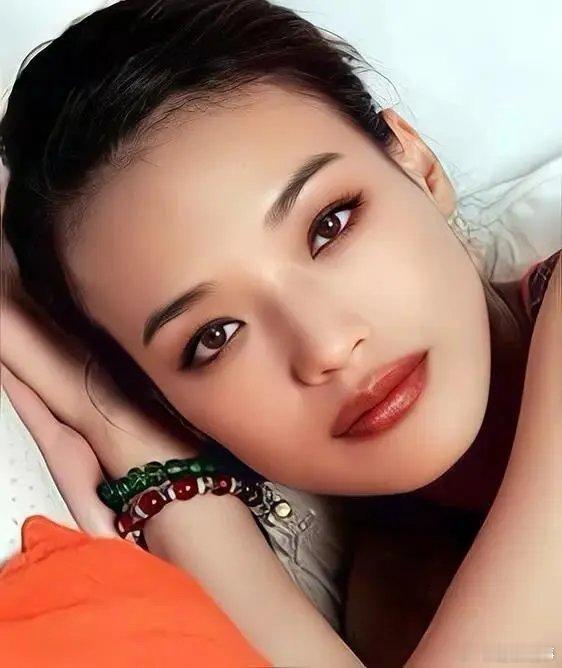 YU7代言人还是舒淇舒淇自带浑然天成的美梦气质，这份独特韵味从来毋庸置疑。褪
