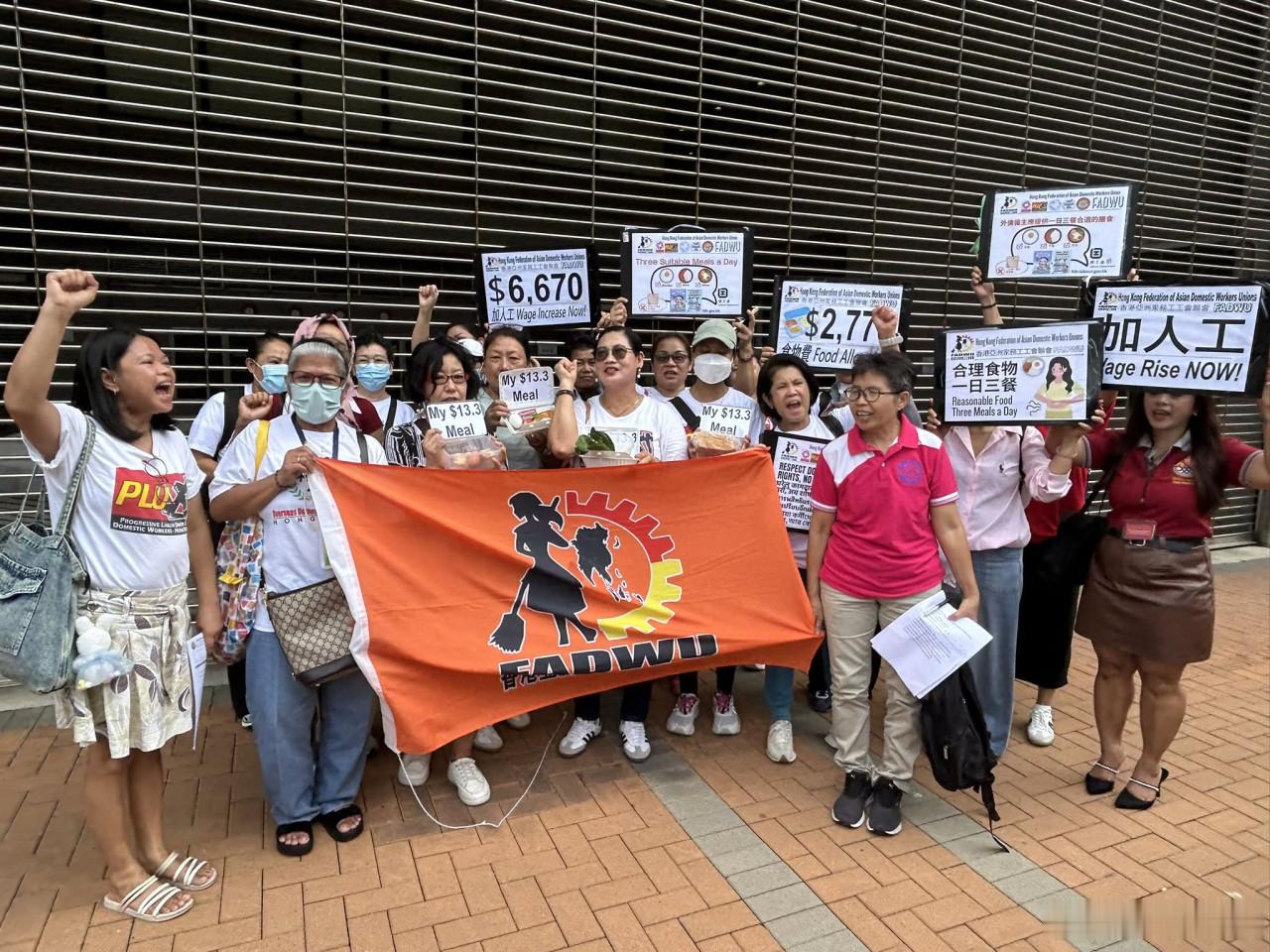 香港外佣要求加薪，称有人每日仅6汤匙白饭，引港网民不满香港政府去年9月30日起将
