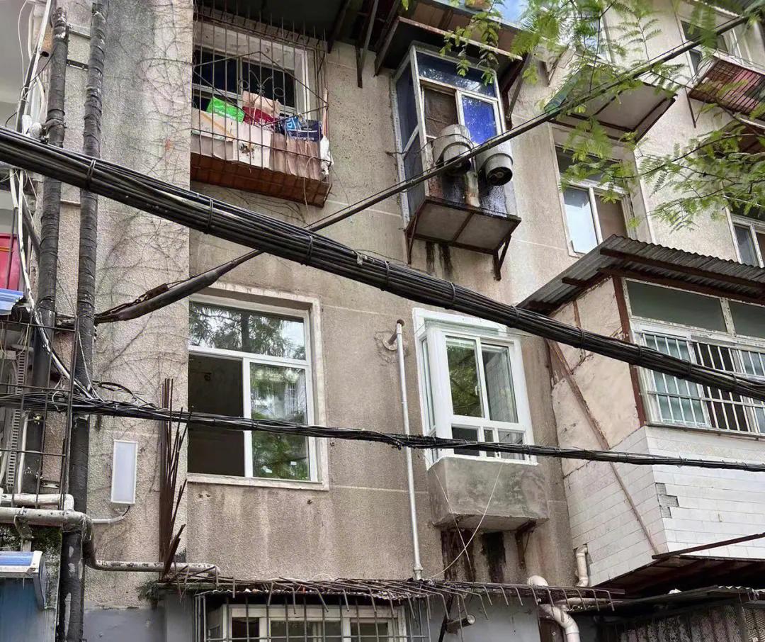 终于弄明白了为什么老破小突然成了抢手货！不是大家喜欢住老房子，也不是房价要大涨