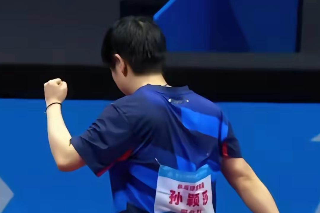 球一落地，我直接原地裂开！8：2领先啊，居然被王曼昱一把掀桌，连吞八分反杀，剧本