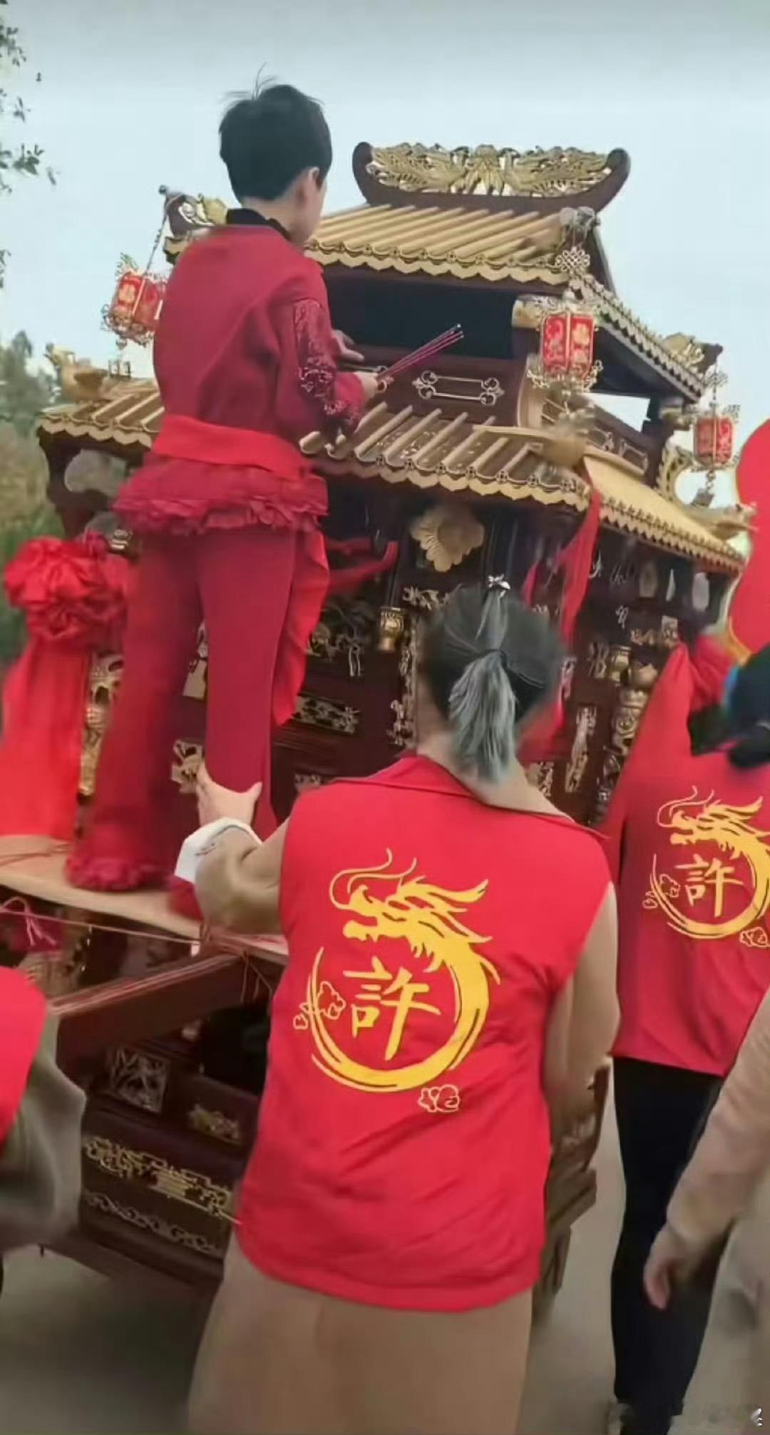 妈祖巡游反转1.不是资本换童：村民自发民俗，无企业介入，无50万换童。2.