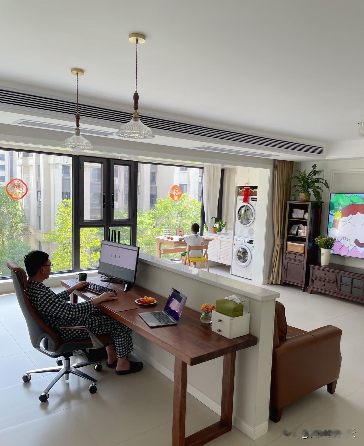 普通人的家干净明亮就是最好的，今天给大家分享的是一个套内120㎡的大横厅，房子是