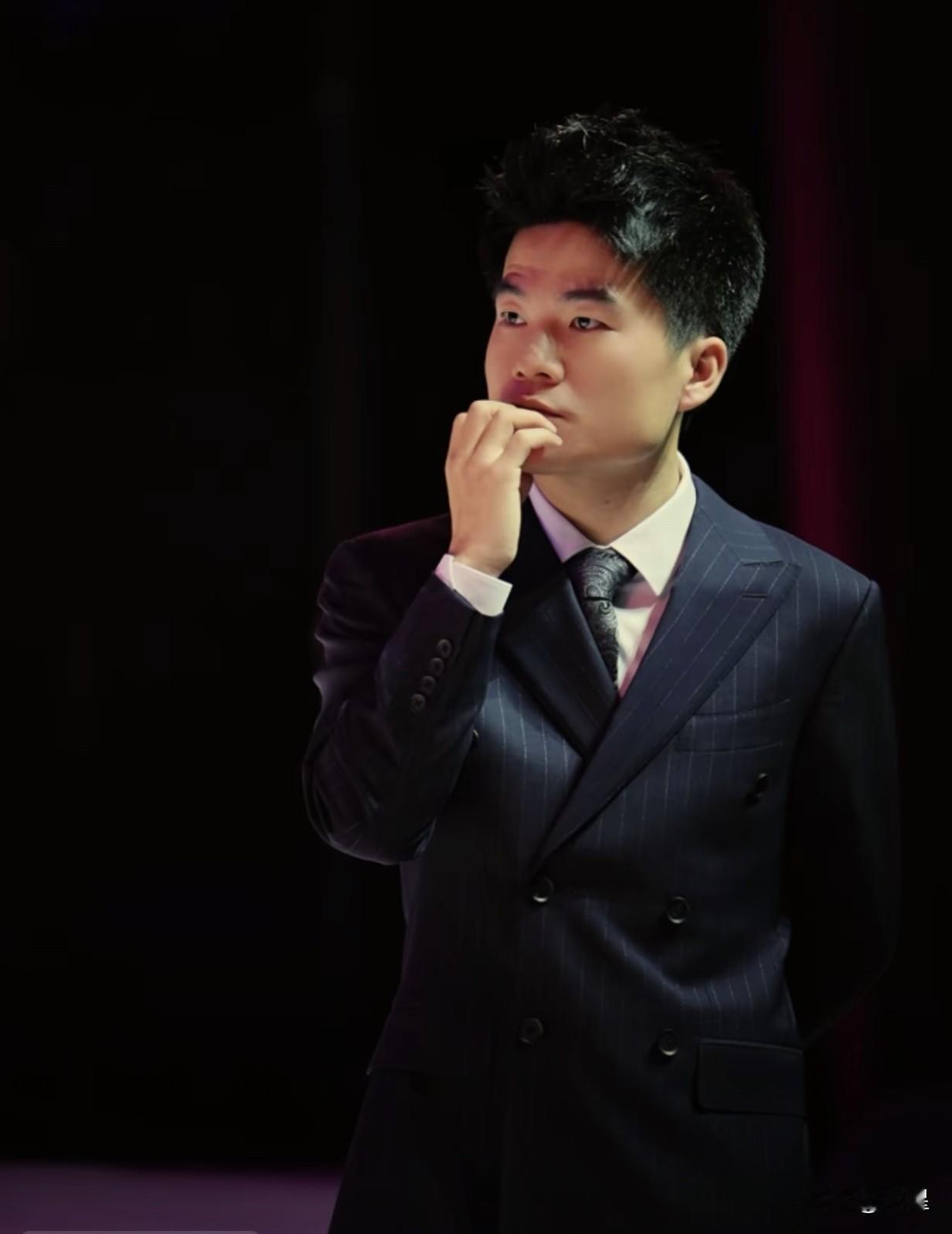 董宇辉成功把这次跨年乐享会的期待值拉满了。邀请的嘉宾，意料之外又在情理之中。