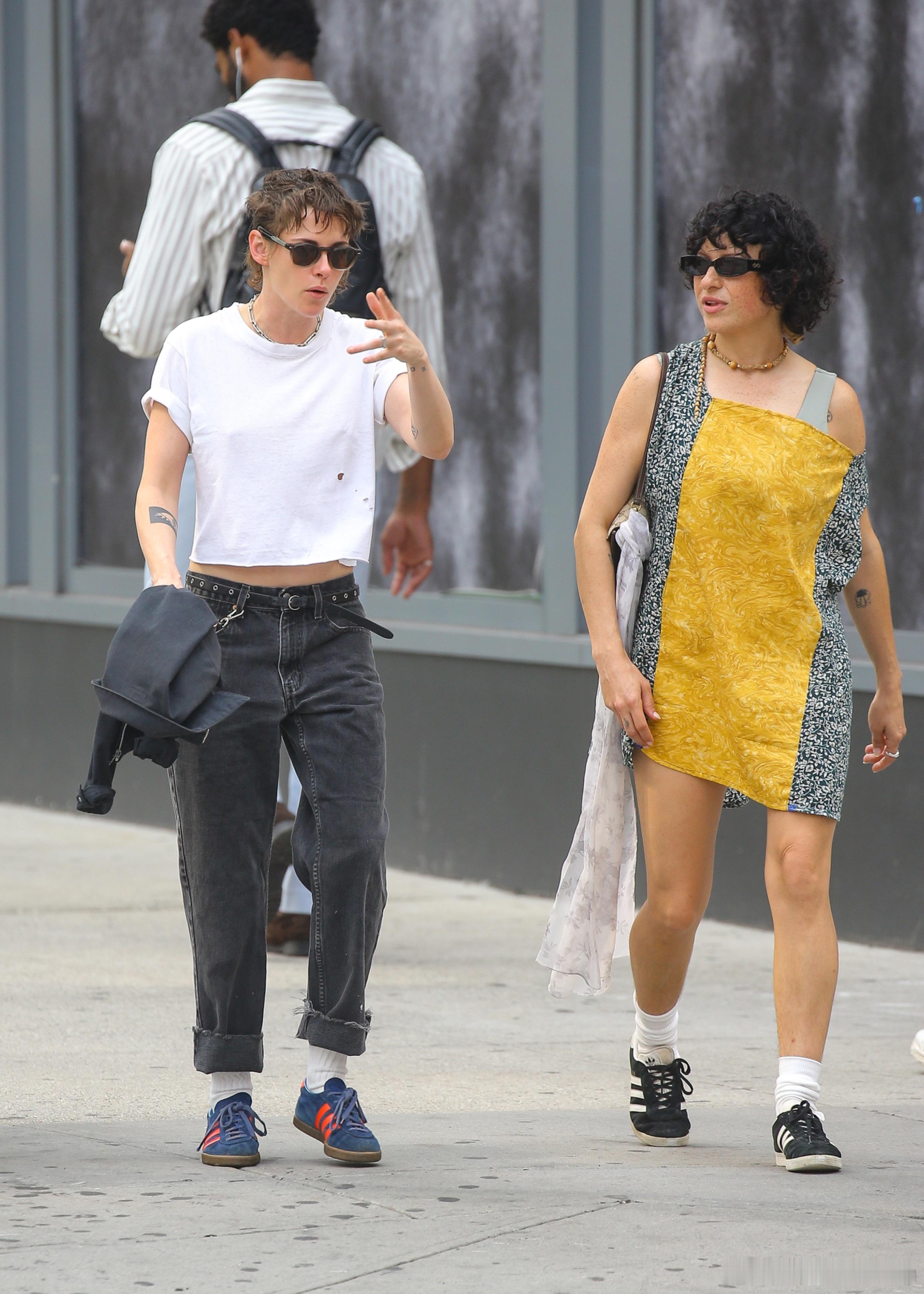 KristenStewart克里斯汀斯图尔特和搭档AliaShawkat在纽