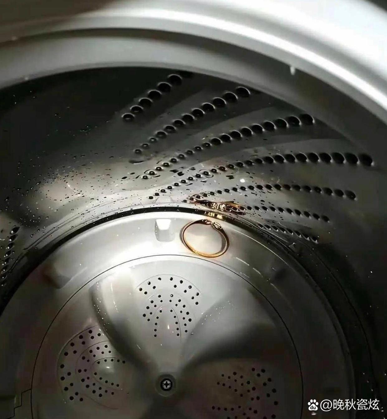 酒店的洗衣机里发现的，可以捡吗？