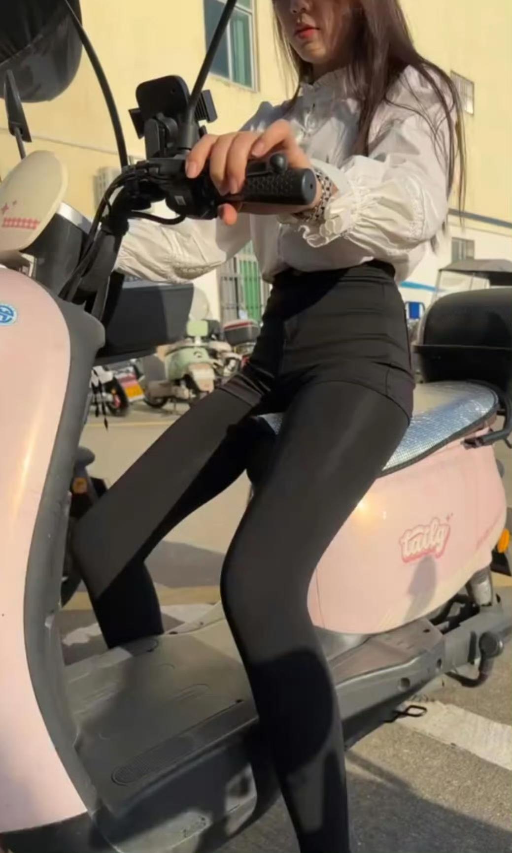 要去送外卖，整个二手的小电驴