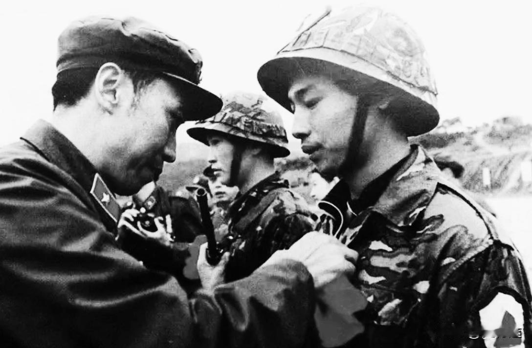 1986年10月14日，在老山战役的“蓝剑-B行动”中，22名突击队员英勇牺牲，