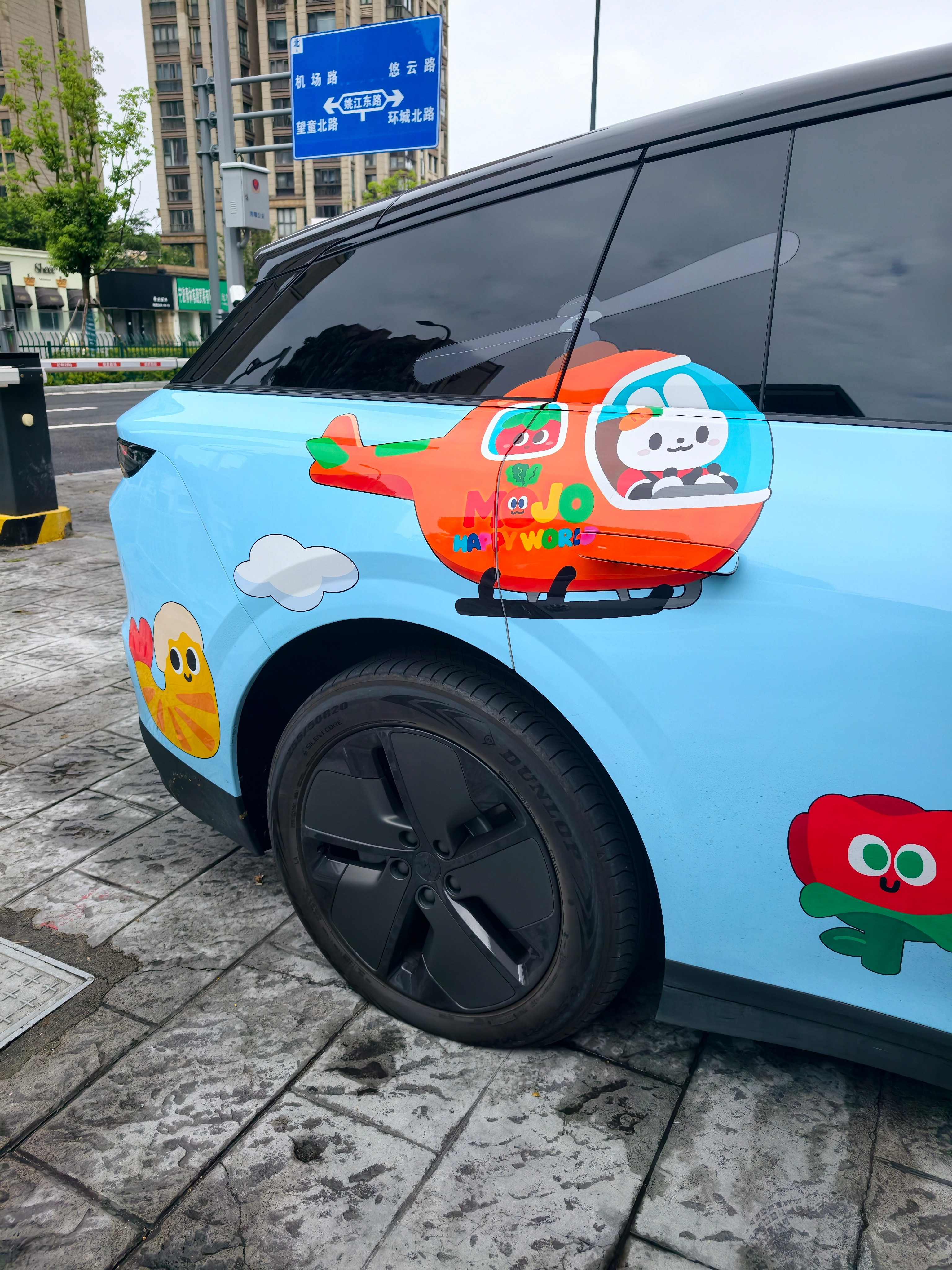 扎了，一颗大钉子