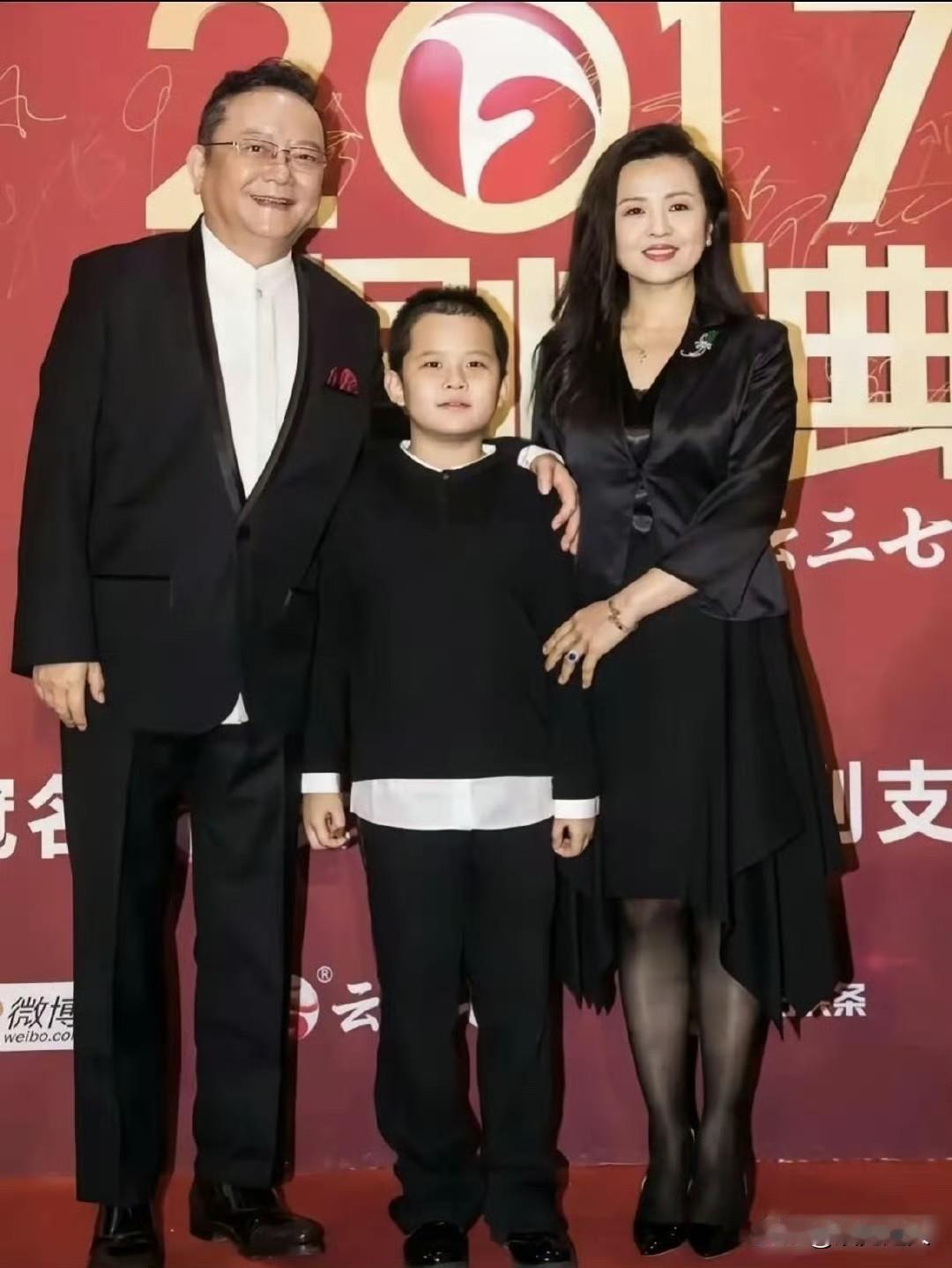 我的天啊！王刚老师竟然和妻子是网恋认识的！2005年还没有短视频的年代，这波操作