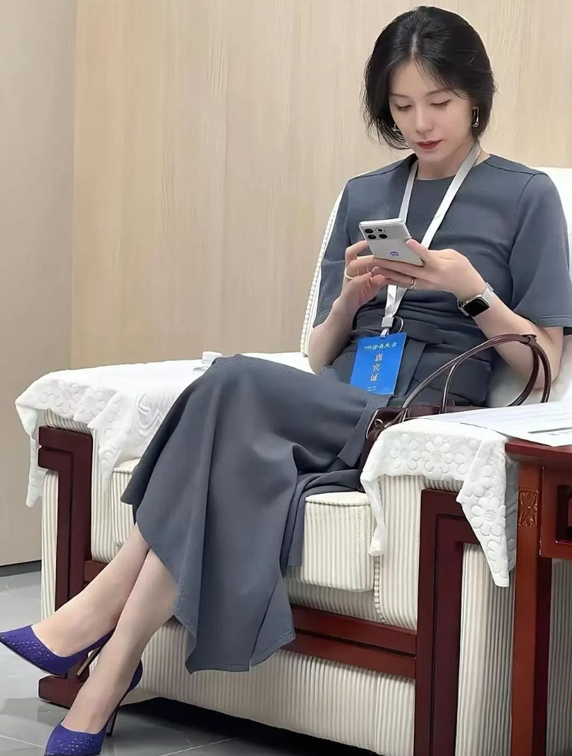 想不到蔚来老板娘现在还在坚持用蔚来手机，NIOPhone只推出过两代：2023