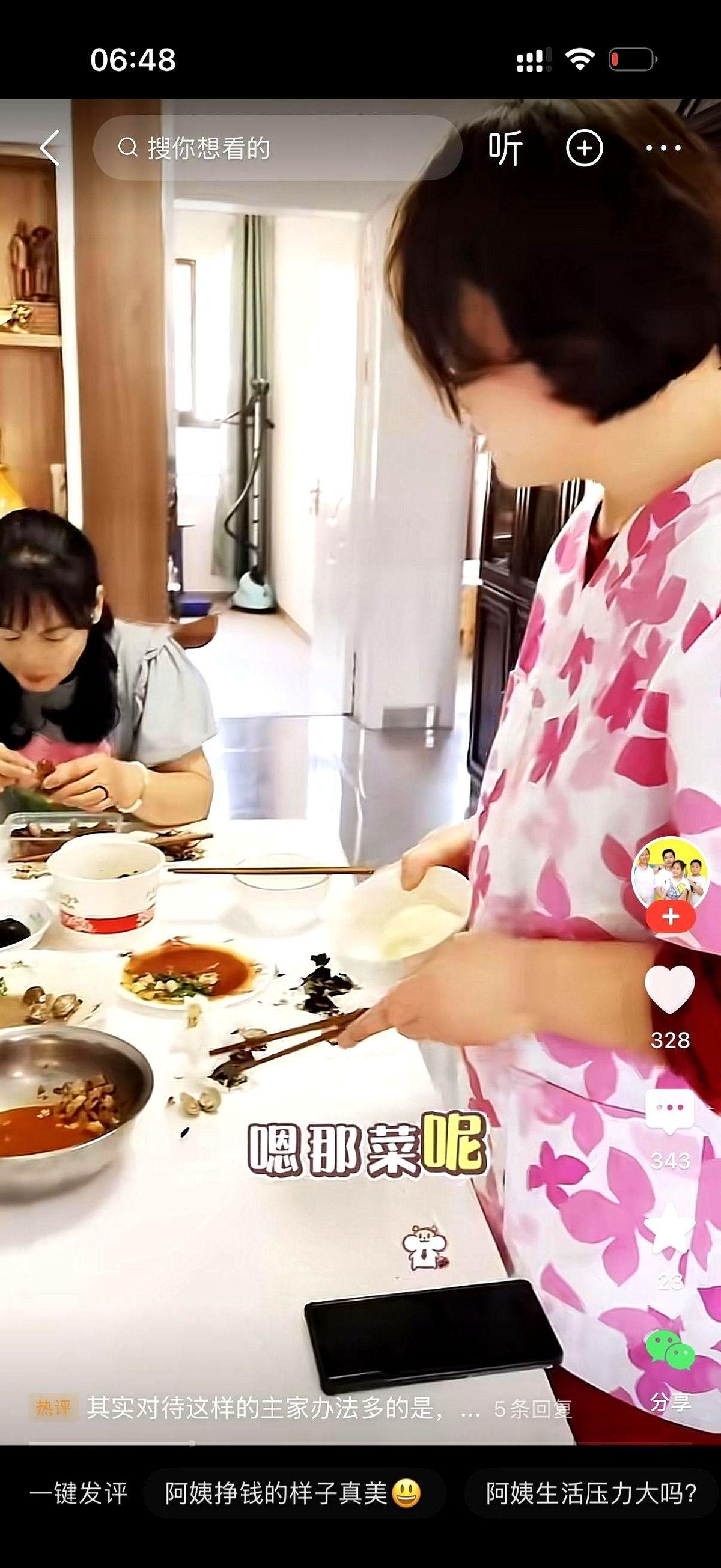“这不还有几个蛤蜊，那还有几片肉吗？”女主人的手指，在几个油汪汪的空盘子之间来回