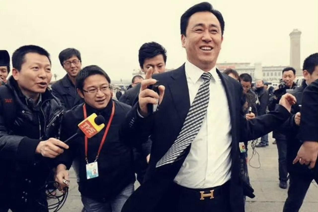 许家印的人生好像一个圈啊，放牛娃——攀高峰——阶下囚！走了一圈，回到了起点！出走
