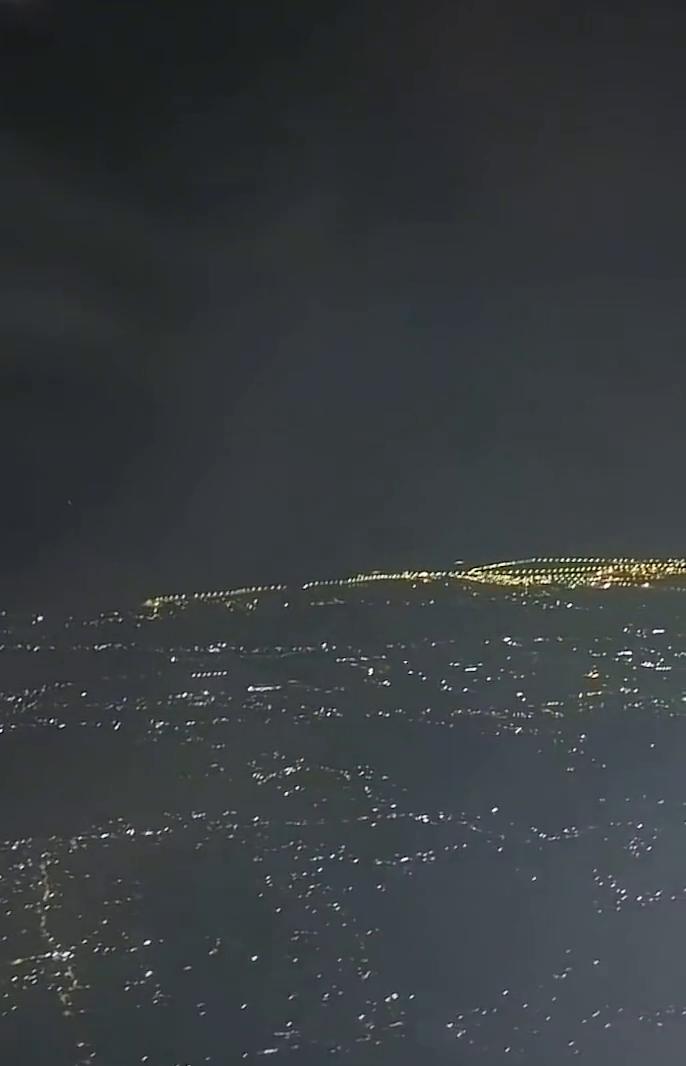 千万别把这个世界想的太文明了。一百年前鲁迅先生就已经说过了，历史书上写满了仁义道