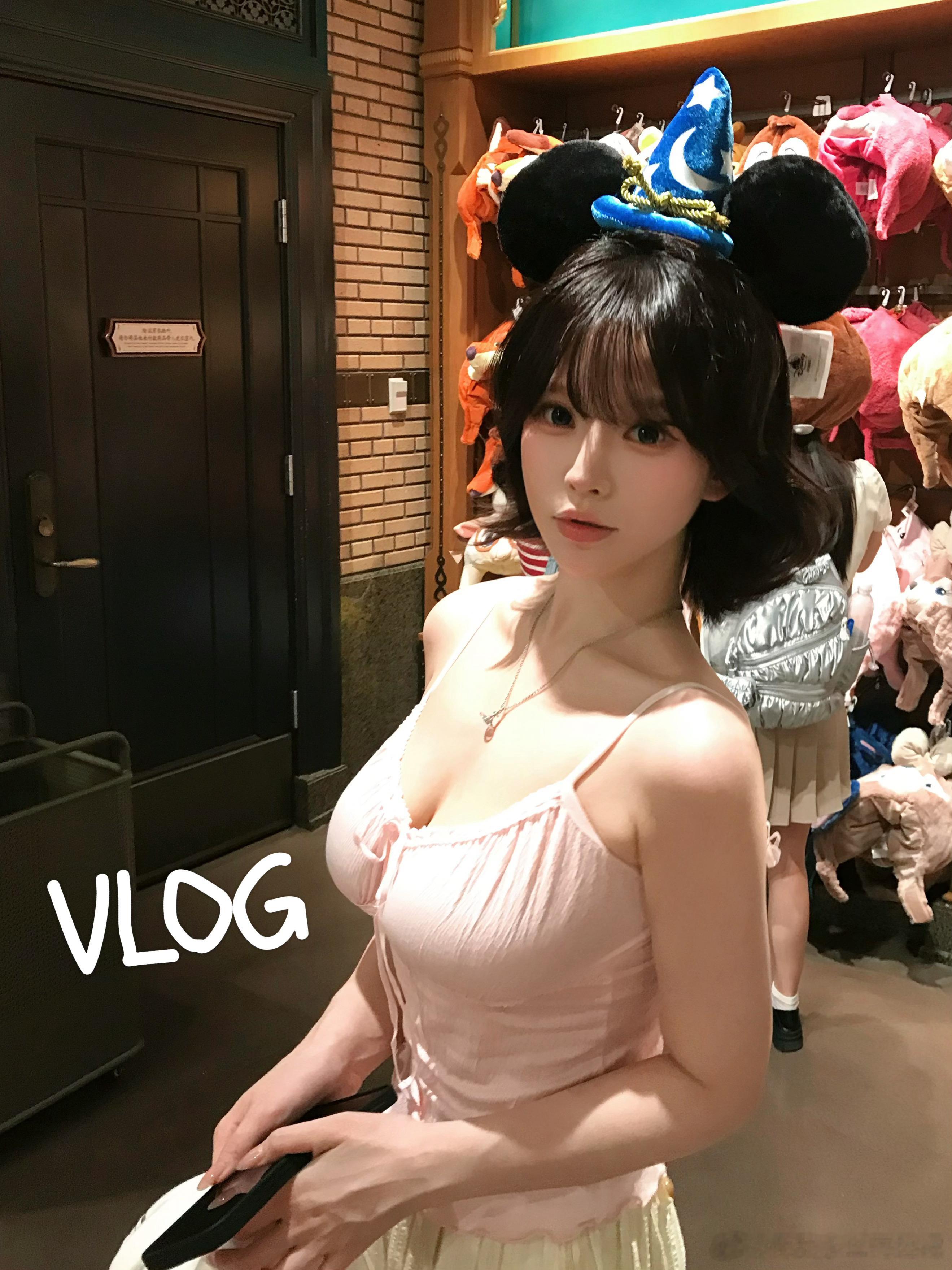 帮我选个封面吧！！一点都选不出来[跪了]明天发迪士尼vlog嘿嘿嘿​​​