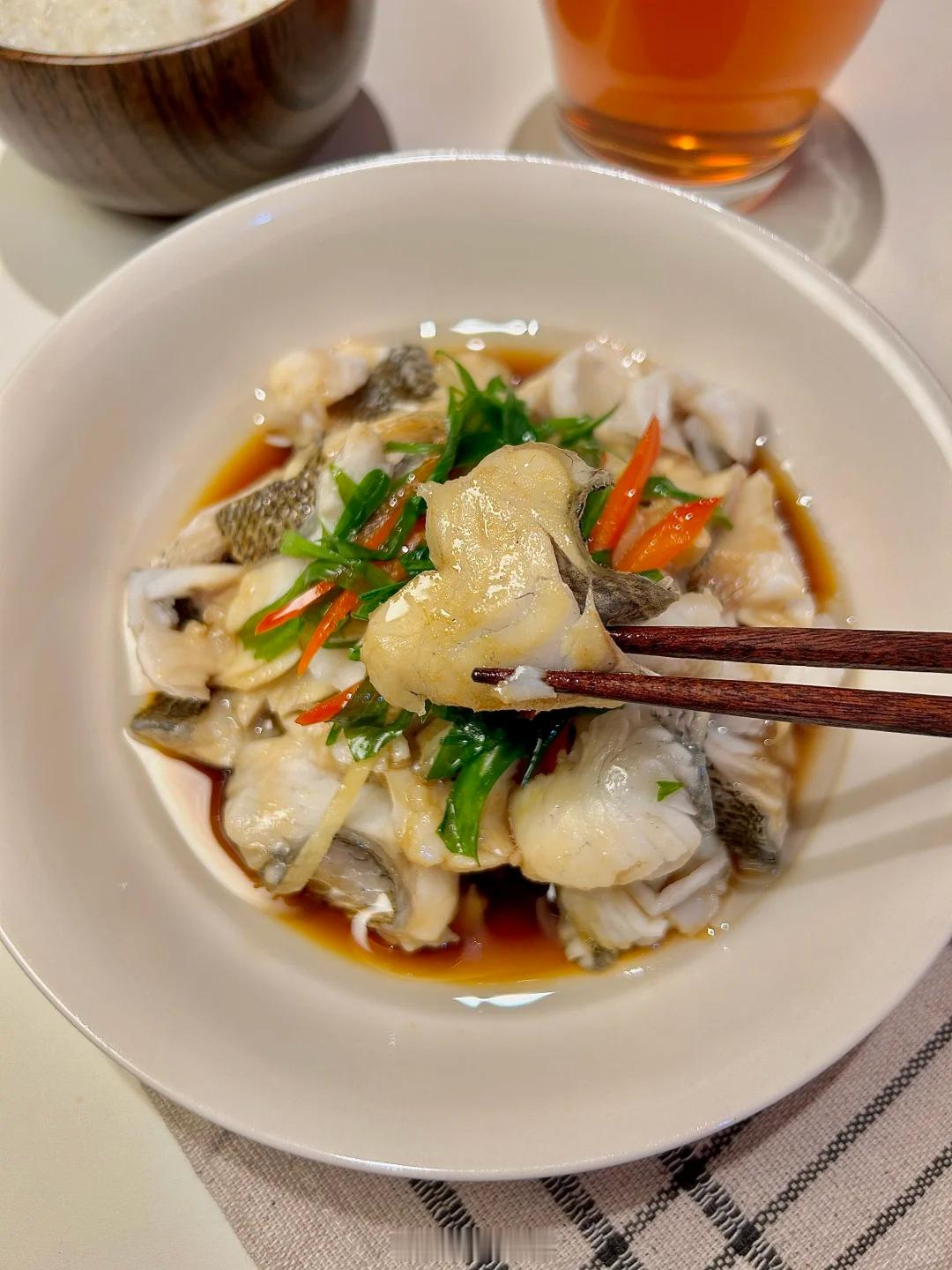 葱油鱼片鲜嫩低脂清淡饮食葱油鱼片刚好符合。怎么样？​​​
