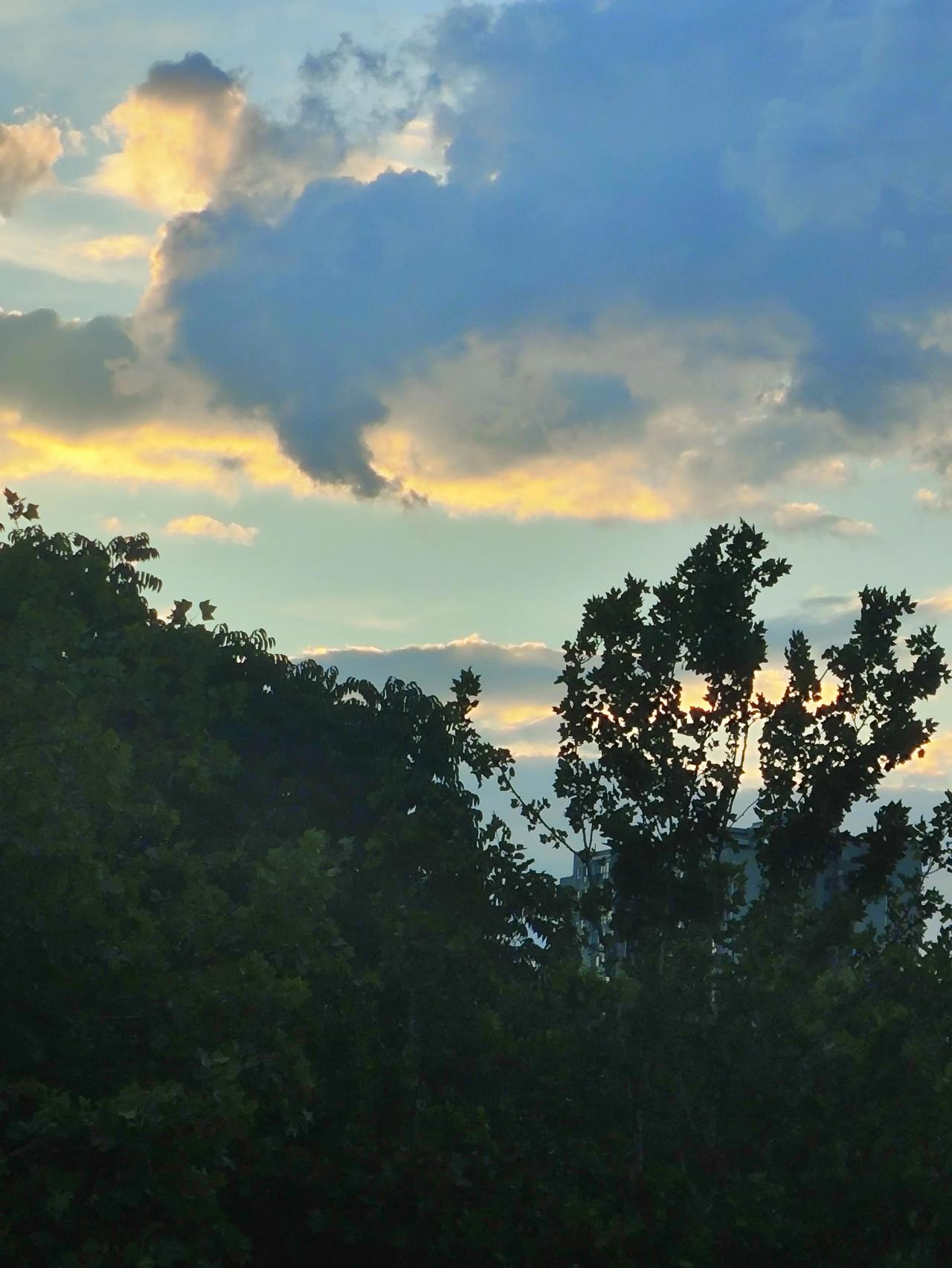 别再说中国是什么超级大国别再说中国什么超级大国，14亿人的国家GDP比不过一