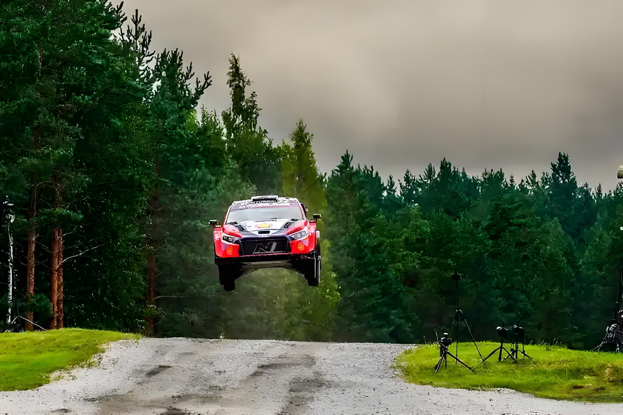 为什么不建议你越野飞坡汽场全开因为车子腾空看着刺激，但危险危险藏在下一秒。量产