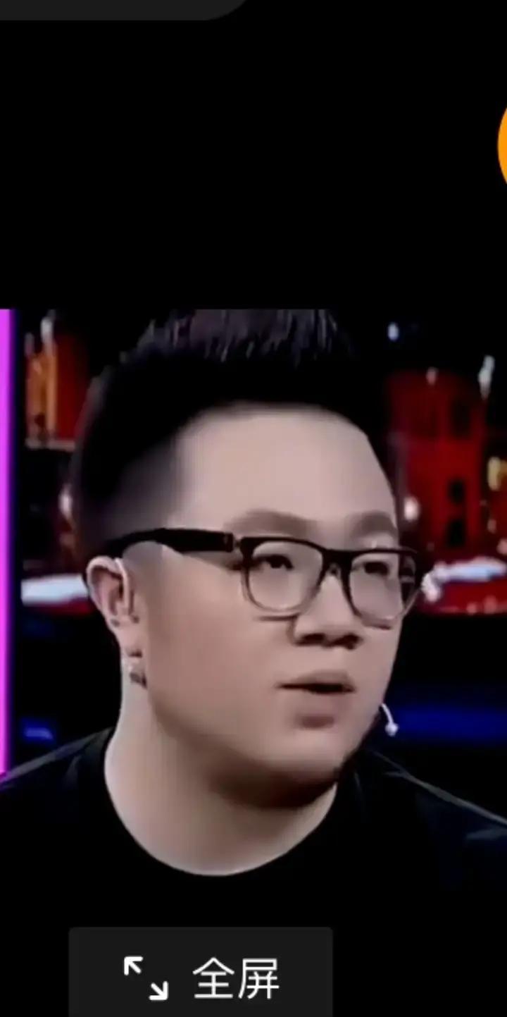 直播间里突然蹦出“英达”三个字，一万块礼物砸得屏幕直晃。留言一句“我老了”，听着