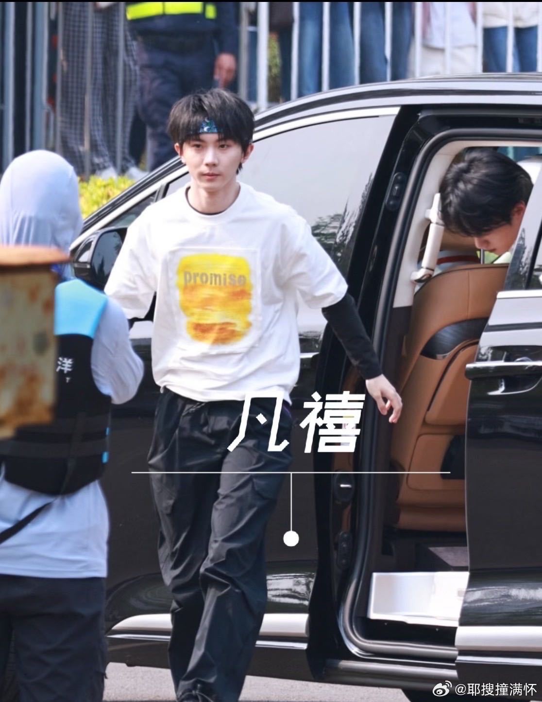 时代少年团跑男上班时团奔跑吧上班路透奔跑吧上班路透照来啦！七小只统一白T发带造