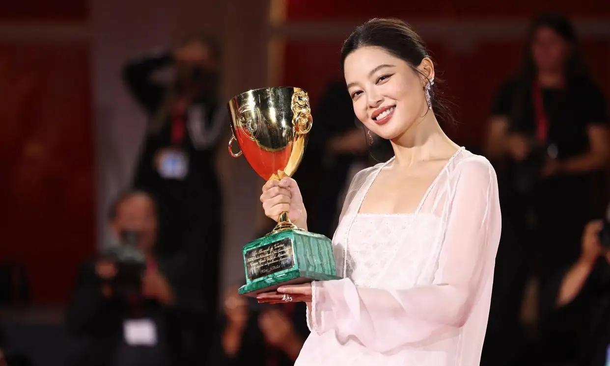 内地女演员的演技应该是全球第1，今年15个国际A类电影节已经举办完10来个，内地