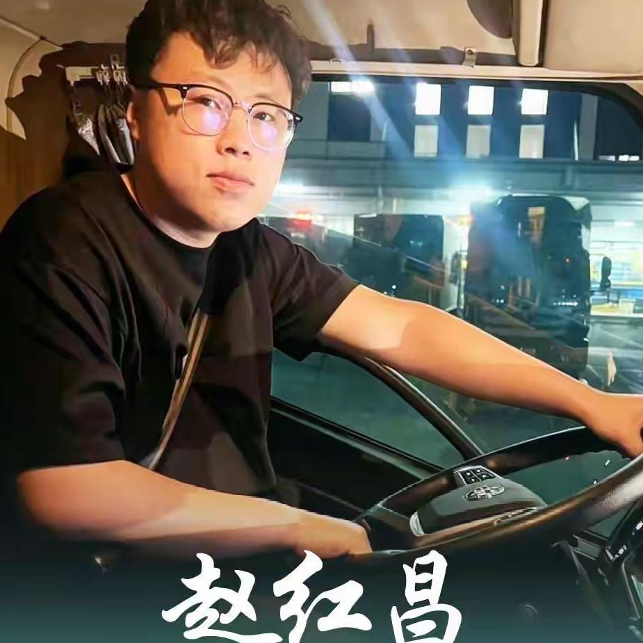 生死瞬间！车辆爆燃前，临沂货车司机徒手拽门救出车主谁也没想到，4月8日临沂