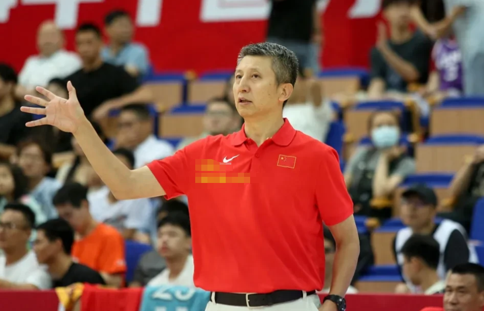 传中国男篮热身赛对手无法入境西班牙，导致两场比赛不得不取消。为了准备2025