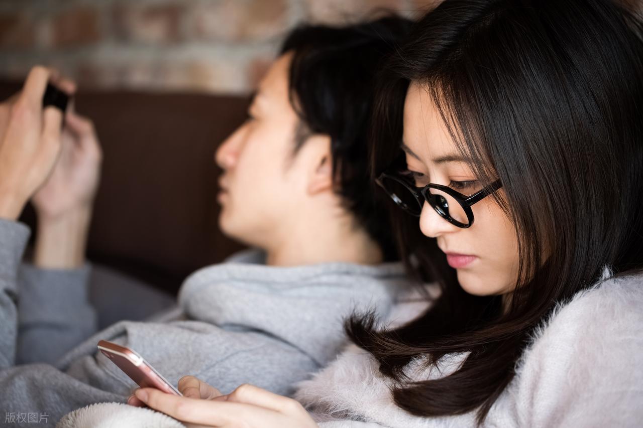 我朋友是二婚，她都跟现任结婚2年多了，孩子都有了，忽然又提出了离婚……她说：“半