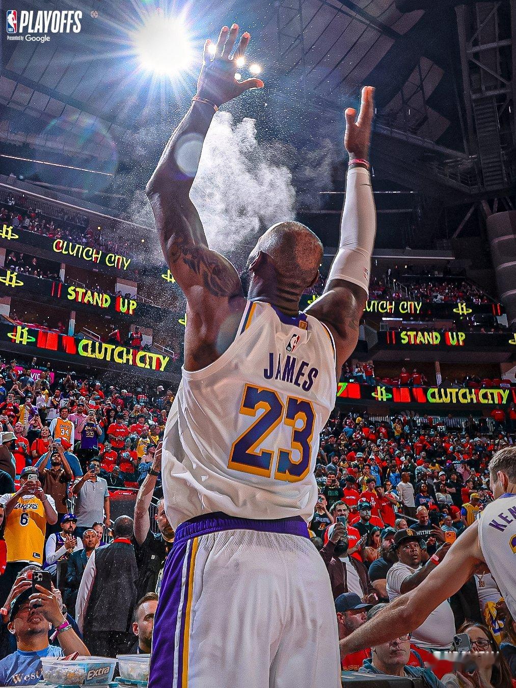 韦德今天在播客里点赞詹姆斯在季后赛里的表现：“他打得太出色了，前两场表现堪称大师