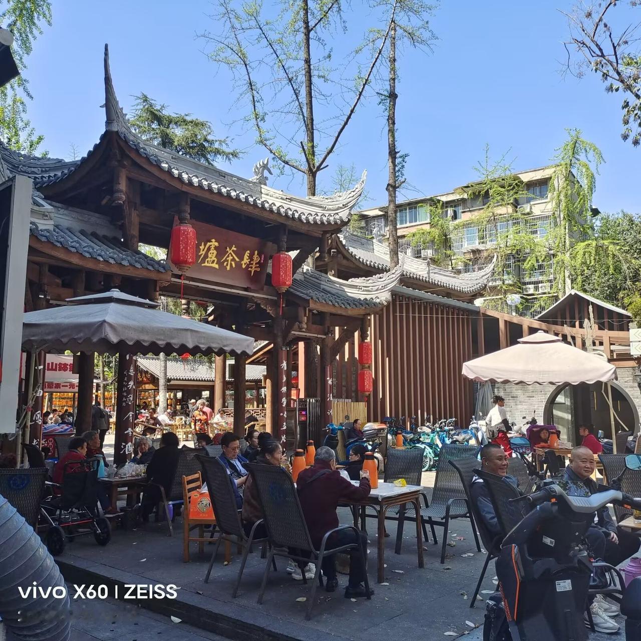 城市舞厅昨日全部停业休息解释这个问题，成都舞友微信今天发信息给我说，昨天4月2