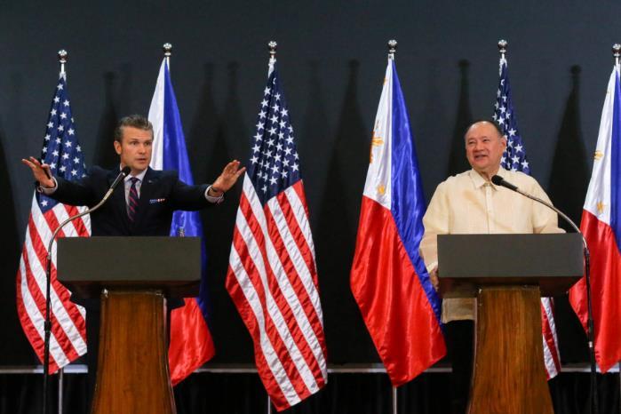 美国公开点名中国,作出一个前所未有反华决定。美国国防部当地时间10月31日公