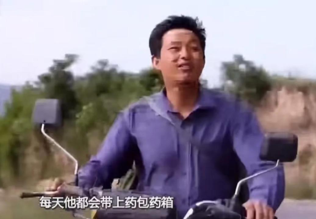 1996年山西，一小伙交不起3000元学费，想放弃上大学，村民们给他凑了3025