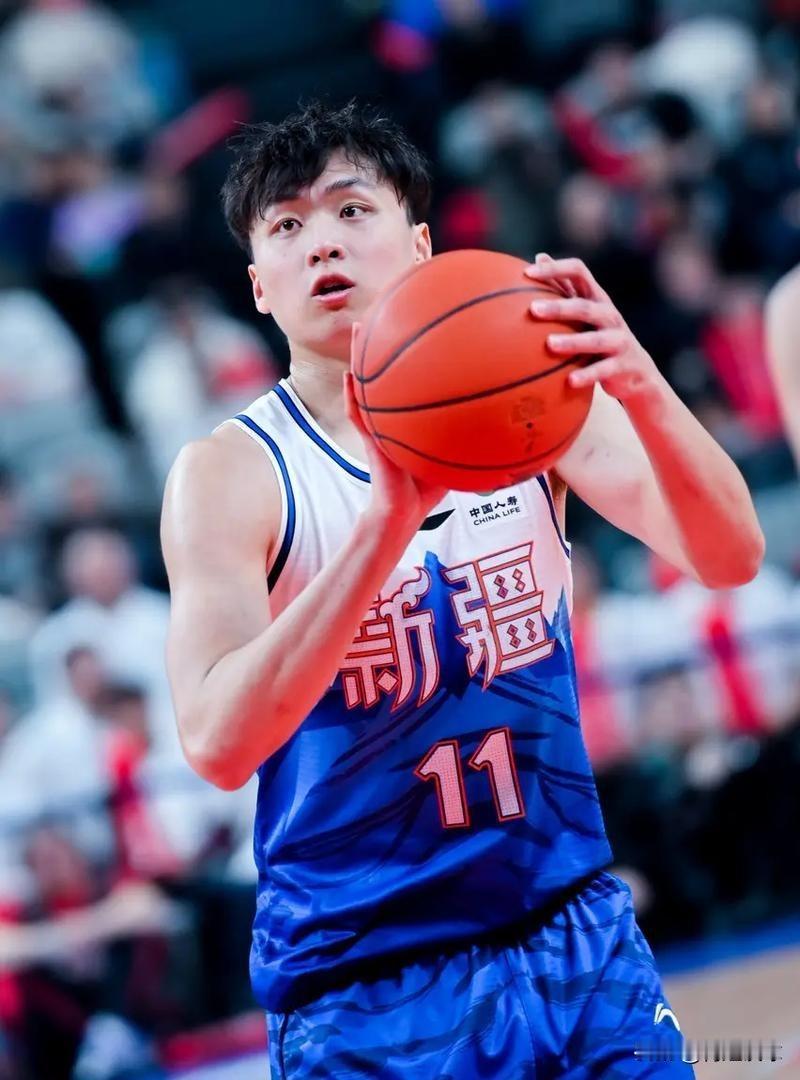 CBA常规赛半程结束，新疆队队内数据王一览：01、得分王：劳森，28