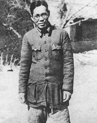 1948年冬天，南京燕子矶。长江水在脚下汹涌。敌人最后问了他一句："