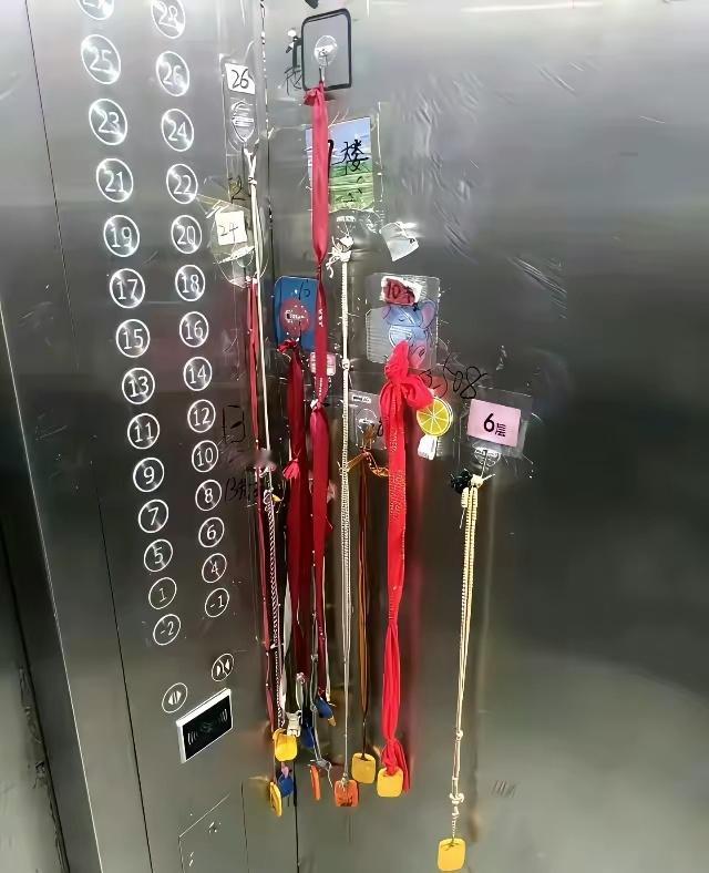 外卖小哥看见这都哭了