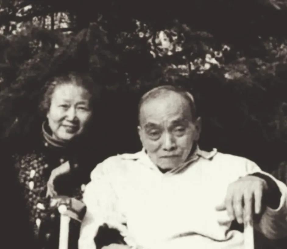 1949年4月，被关押的国民党少将范纪曼腹痛难忍，提出去上厕所。谁料半天后，范纪