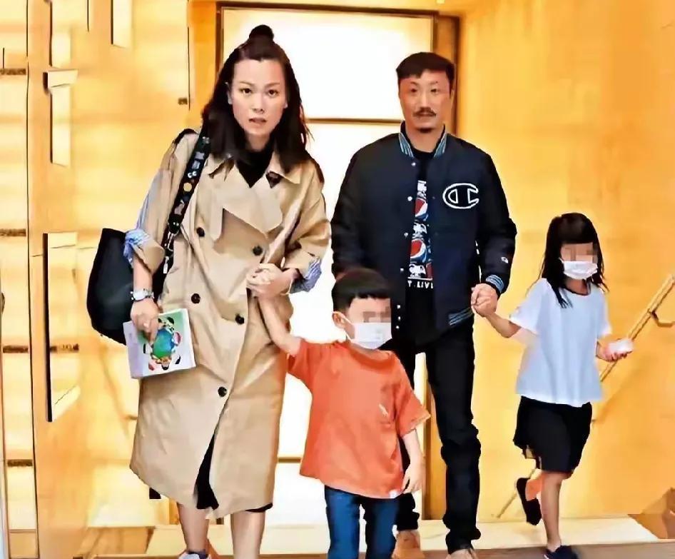 真不愧是港圈太子爷郑中基对余思敏真是财大气粗。两人离婚后听说给她的赡养费高