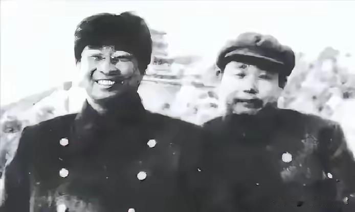 开国最动人的将帅情！敢当众调侃元帅，生死关头却默默红了眼眶在开国将帅群星中