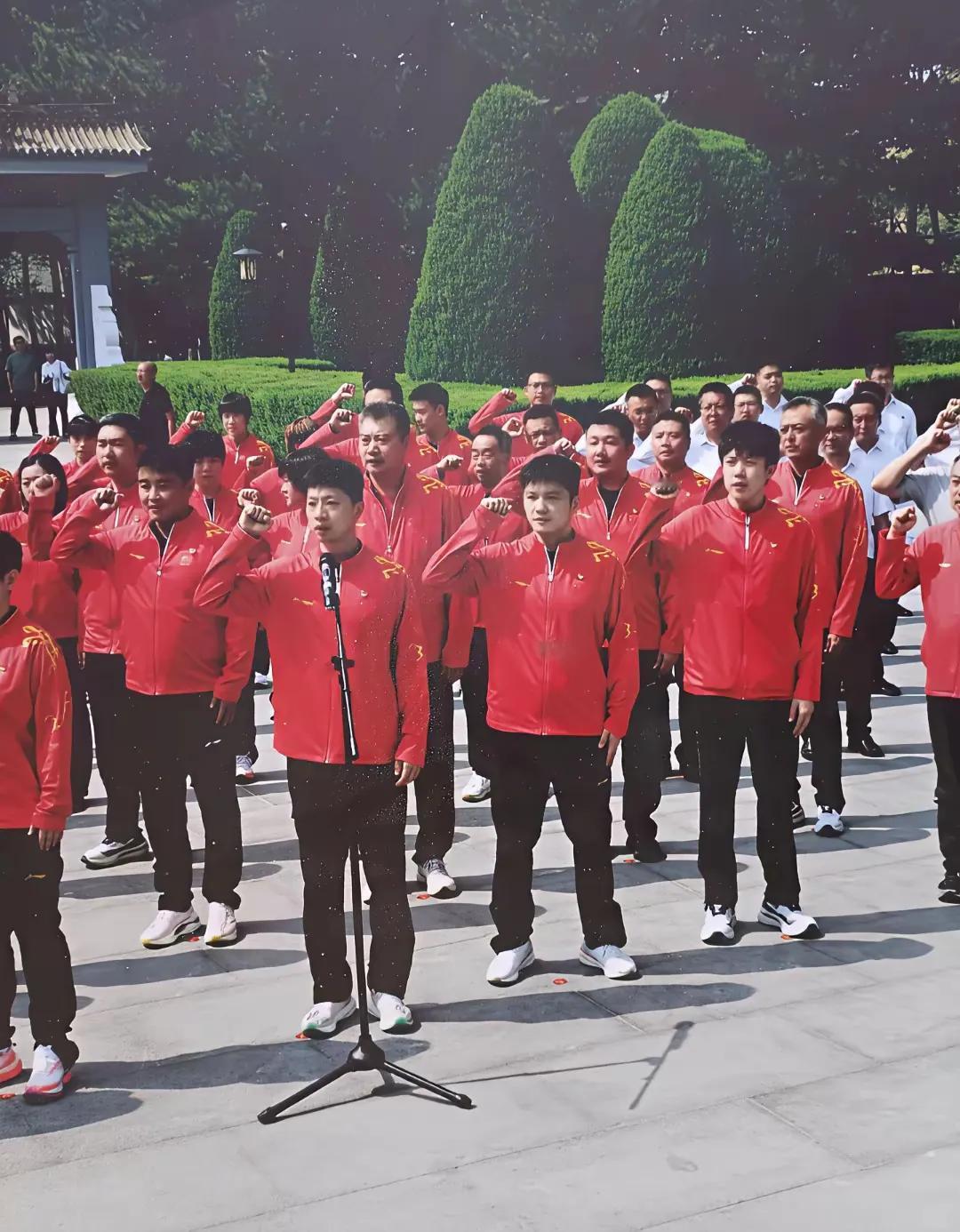 樊振东旁边是大头吗？看着好像也不怎么像呢？[？？？]