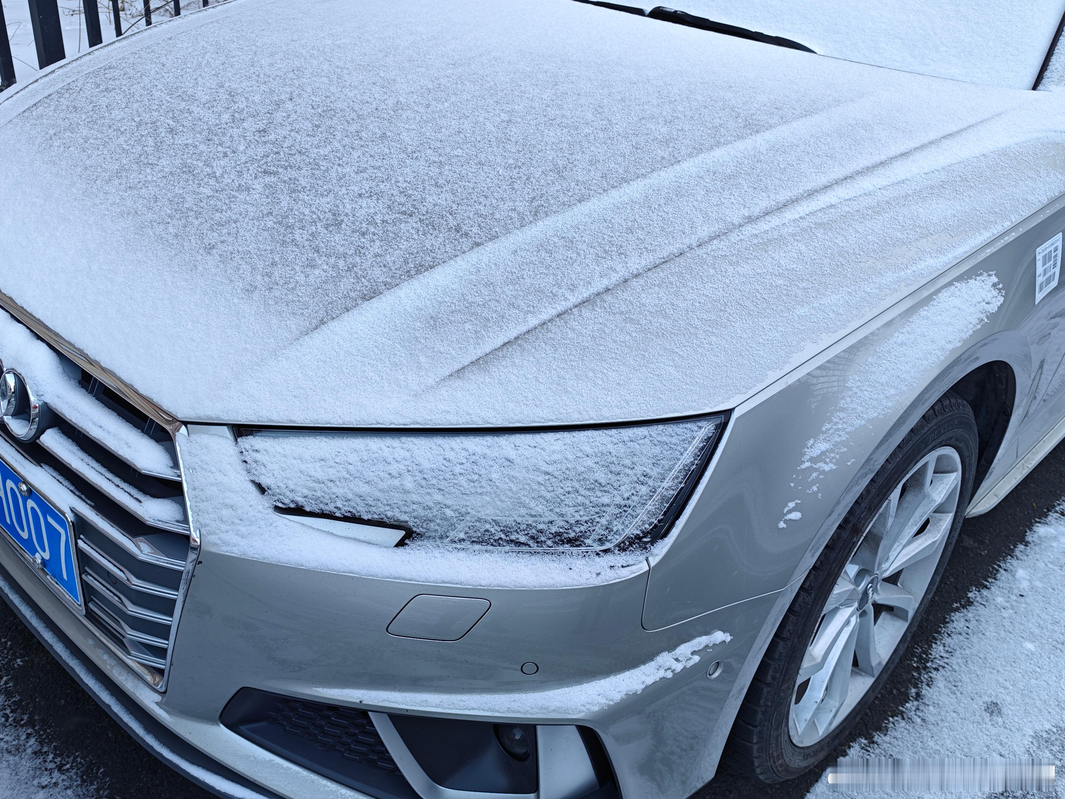 都是机盖压灯看看丰田，图1/2奥迪，图3马自达，图4差异很明显除了间隙本身的大小