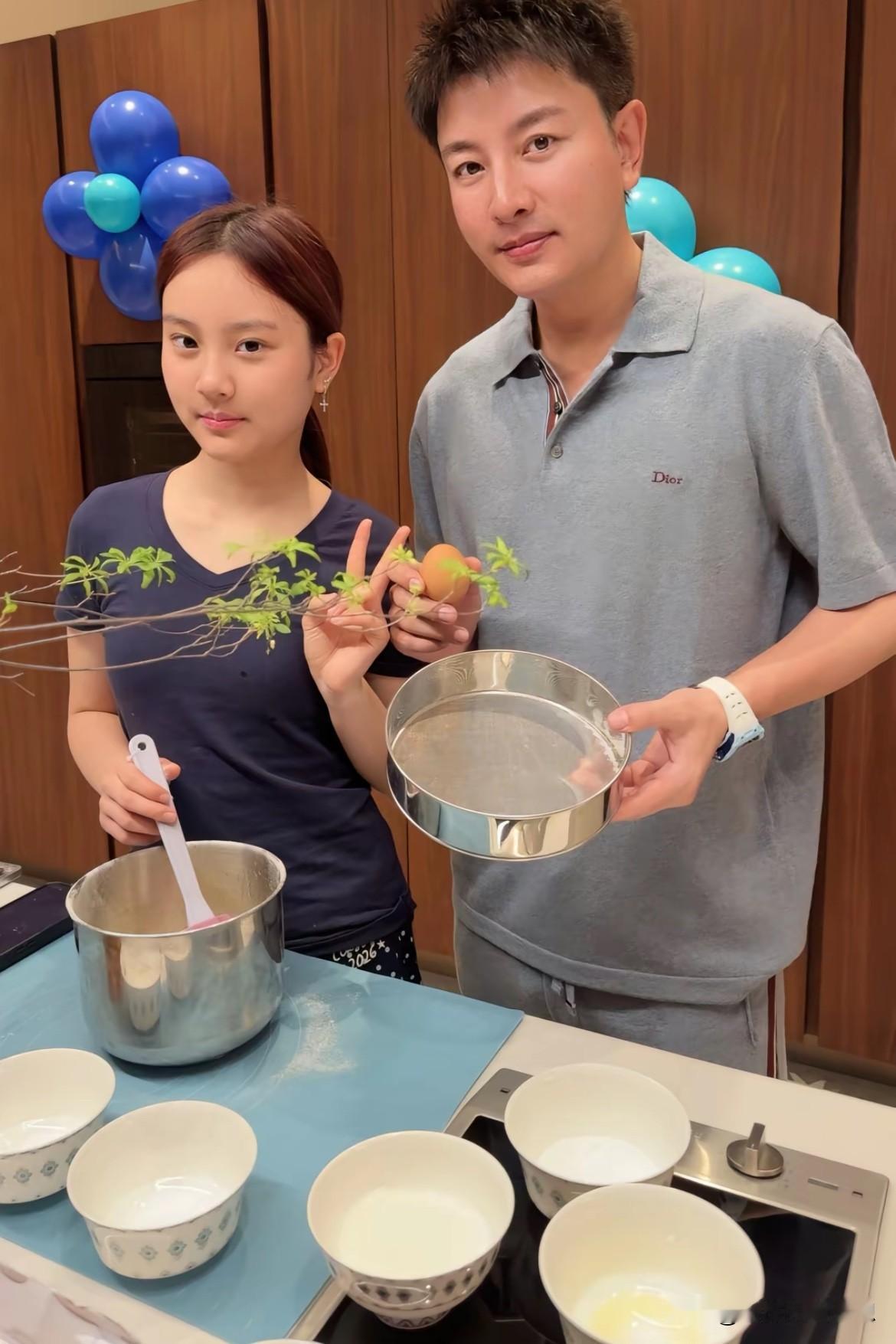 “俺白着呢”！大家还记得这句话吗？小时候被很多人嘲笑又黑又丑的小女孩，现在长