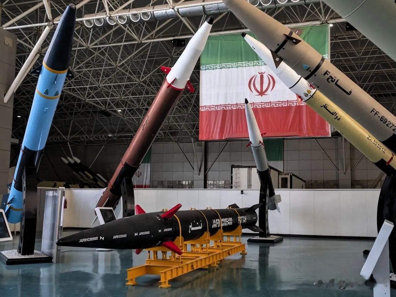 伊朗的导弹，绝不能浪费在美军航母上！一旦开战，德黑兰必须在第一时间，把成千上万枚