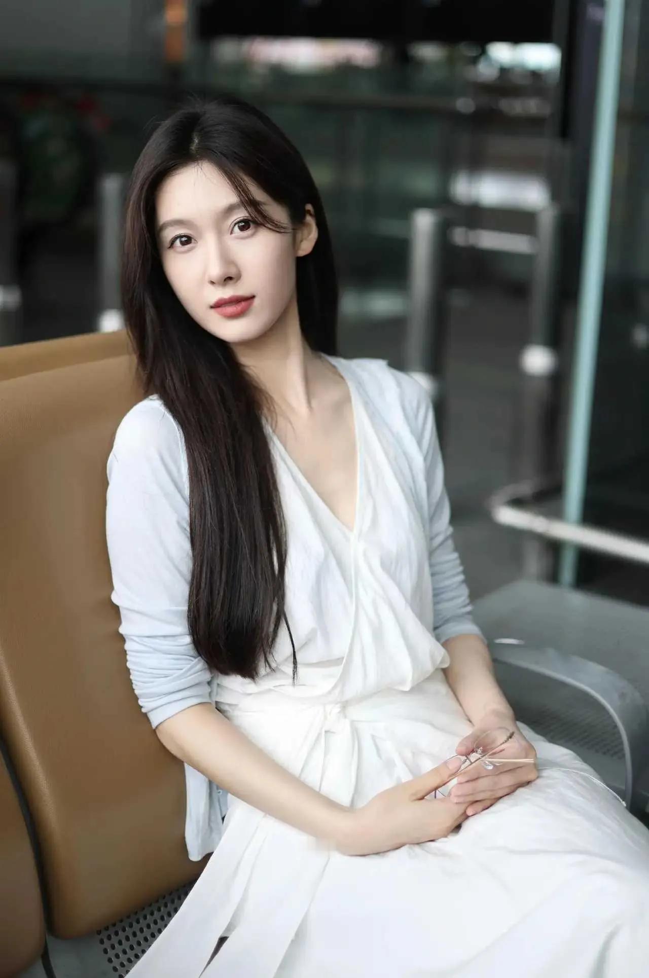 人妻王子璇，长得真靓，身材也够顶！